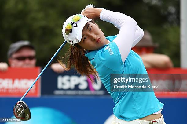 Su Oh of Australia competes during day two of the ISPS Handa Women's Australian Open at The Grange GC on February 19, 2016 in Adelaide, Australia.