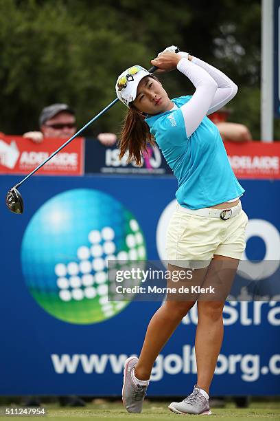 Su Oh of Australia competes during day two of the ISPS Handa Women's Australian Open at The Grange GC on February 19, 2016 in Adelaide, Australia.