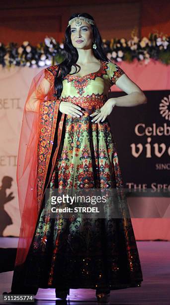 Indian Bollywood actress Elli Avram takes part in a charity fashion show in Mumbai on late February 18, 2016. AFP PHOTO / STR / AFP / STRDEL