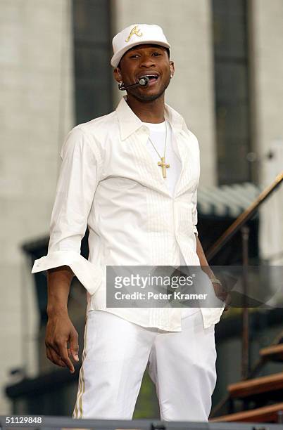 Singer Usher performs onstage on the Good Morning America Summer Concert Series July 30, 2004 in New York City.