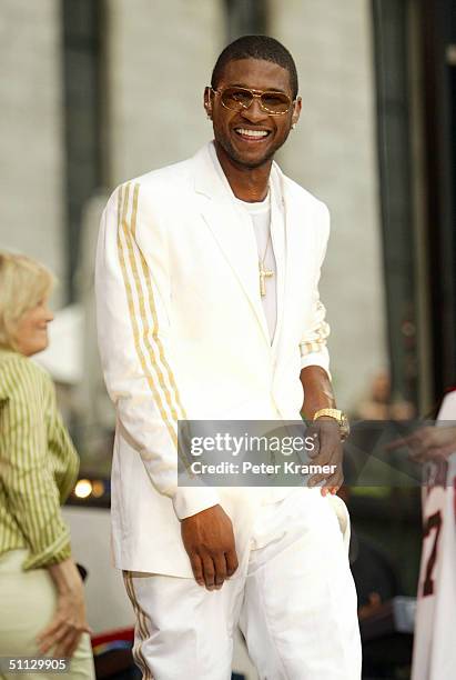 Singer Usher performs onstage on the Good Morning America Summer Concert Series July 30, 2004 in New York City.