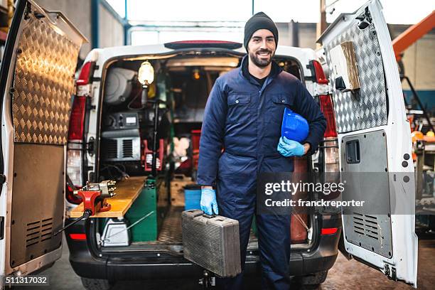 mechanic technician on a garage - mechanic portrait stockfoto's en -beelden