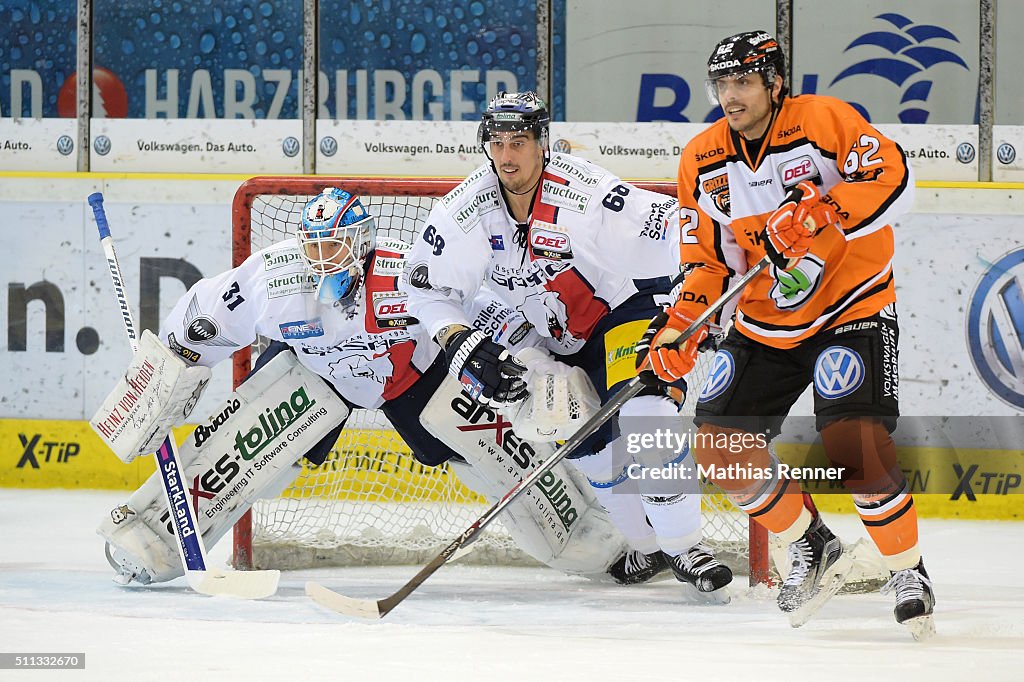 Grizzlys Wolfsburg v Eisbaeren Berlin - DEL