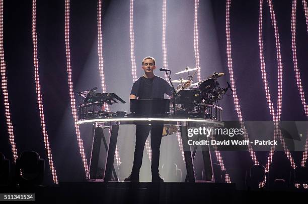 Howard Lawrence from Disclosure performs at Zenith de Paris on February 19, 2016 in Paris, France.