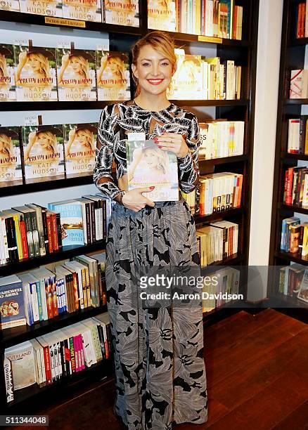 Kate Hudson signs copies of her book "Pretty Happy: Healthy Ways to Love Your Body" at Books and Books on February 19, 2016 in Bal Harbour, Florida.