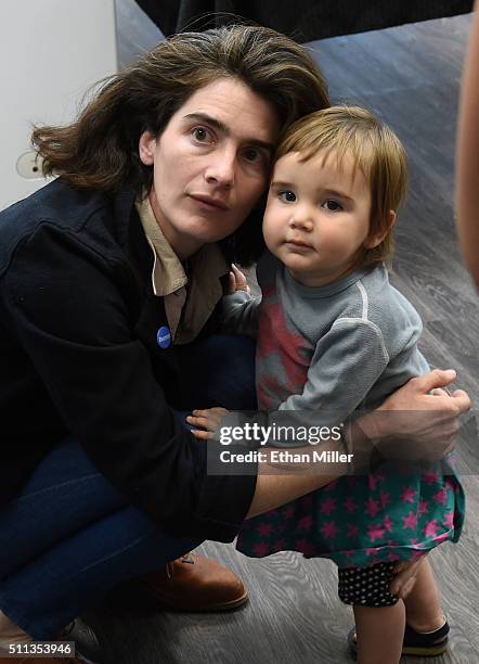 Actress Gaby Hoffmann plays with her daughter Rosemary Dapkins as she talks to people while campaigning for Democratic presidential candidate Sen....