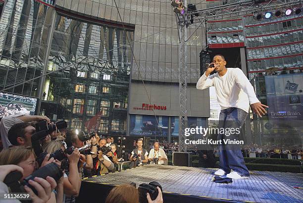 Will Smith gives a concert for fans at the film premiere of his new film "I, Robot" at the Sony Center on August 2, 2004 in Berlin, Germany.