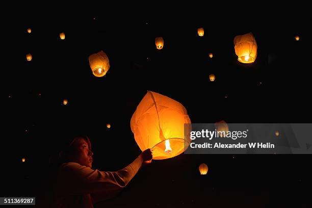 paper lanterns - chinese prepare for lunar new year stock-fotos und bilder