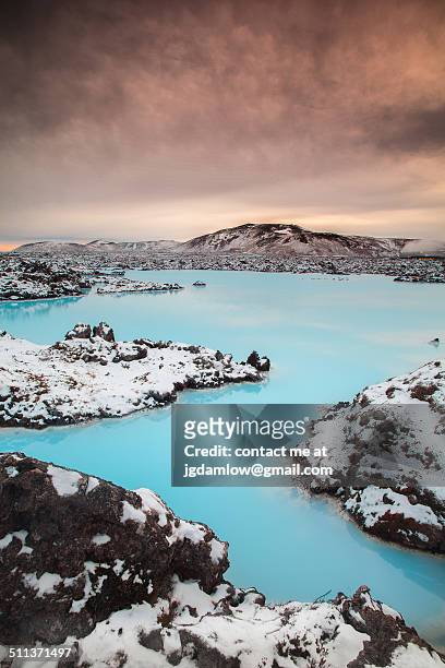 blue lagoon reykjavik - blue lagoon ijsland stockfoto's en -beelden