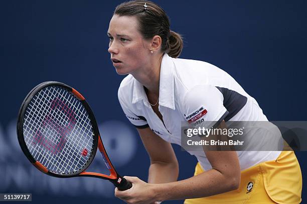 Alina Jidkova of Russia prepares for a serve from Jennifer Capriati of the USA during the second round of the Rogers Cup on August 3, 2004 at Uniprix...