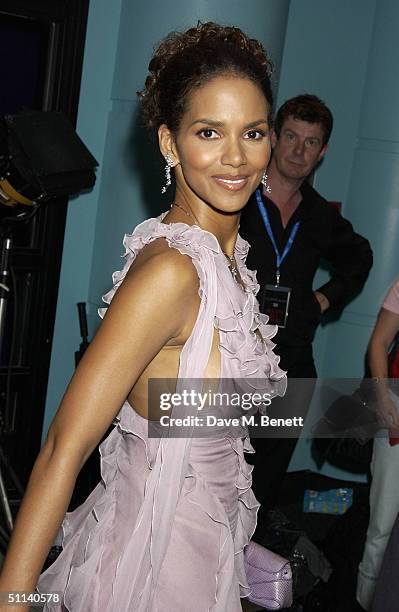 Actress Halle Berry arrives at the European Premiere of "Catwoman" at Vue Leicester Square August 3, 2004 in London, England.