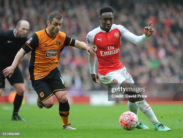Danny Welbeck of Arsenal takes on Shaun Maloney of Hull during the match between Arsenal and Hull City in the FA Cup 5th Round at Emirates Stadium on...