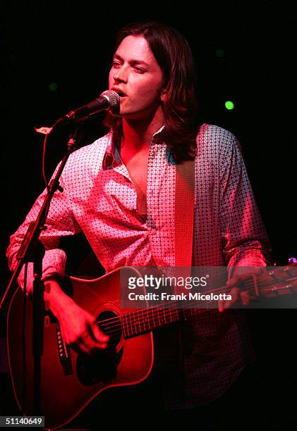 Rhett Miller of "Old '97s" performs on stage at the Sidewalk Angels Foundation Benefit on August 3, 2004 at the China Club, in New York City....