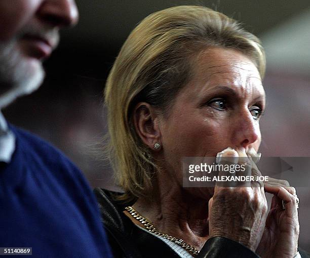Marge Payne, wife of South African suspected mercenary held in Zimbabwe jail, cries 04 August 2004 in Johannesburg, at South Africa's highest court,...