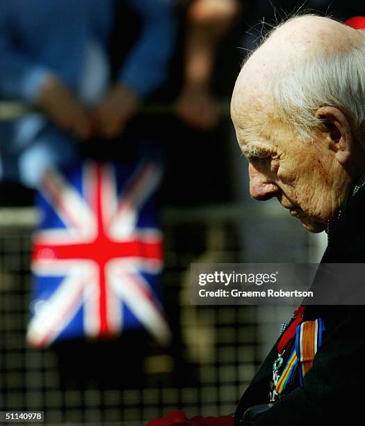 veterans mark 90th anniversary of outbreak of ww1 - anniversary mark stock pictures, royalty-free photos & images