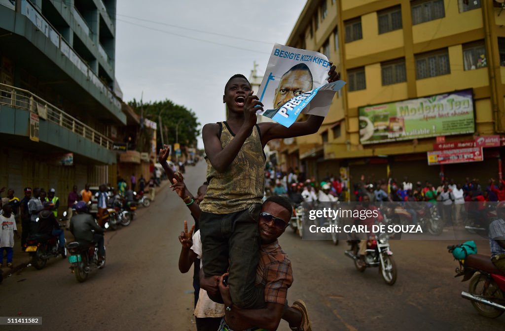 TOPSHOT-UGANDA-POLITICS-VOTE