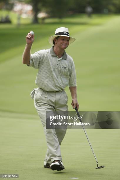 Tom Kite acknowledges the gallery after a putt during the final round of the 25th U.S. Senior Open at Bellerive Country Club on August 1, 2004 in St....