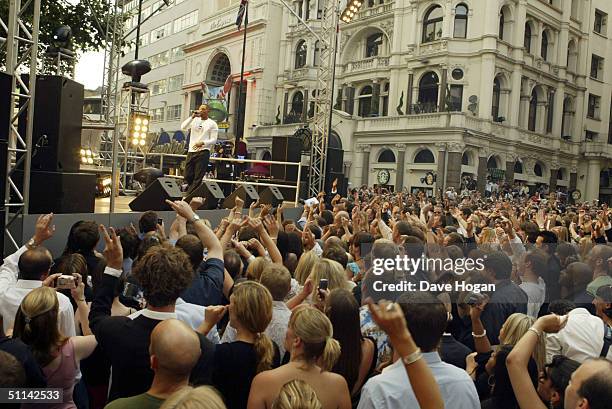 Singer Will Smith performs live at the UK Premiere of "I, Robot" at Odeon Leicester Square on August 4, 2004 in London.