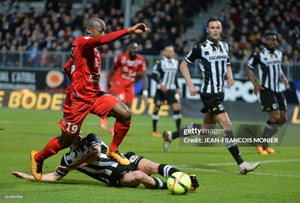 FBL-FRA-LIGUE1-ANGERS-MONTPELLIER