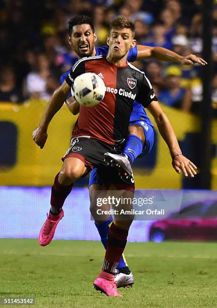 Lucas Boye of Newell's tries to control the ball during the 4th round match between Boca Juniors and Newell's Old Boys as part of the Torneo...