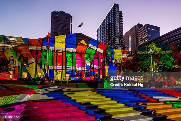 branco noite melbourne-state biblioteca de victoria - white nights festival imagens e fotografias de stock