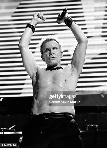 Singer Billy Idol performs onstage during the first ever iHeart80s Party at The Forum on February 20, 2016 in Inglewood, California.