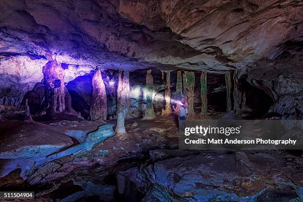 middle caicos conch bar caves, turks and caicos, caribbean. - turks and caicos islands stockfoto's en -beelden