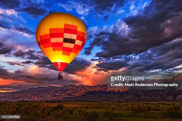 owens valley hot air balloon night light - hot summer nights film stock pictures, royalty-free photos & images