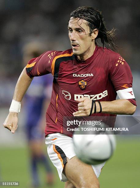 Roma's forward Marco Delvecchio chases a ball during a friendly match against F.C Tokyo in Tokyo, 08 August 2004. AS Roma and F.C Tokyo drew 0-0. AFP...