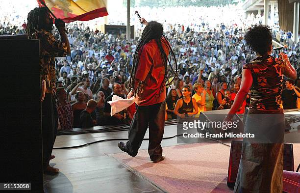 Damian Marley, son of Bob Marley, performs onstage at the "Roots, Rock, Reggae Tour 2004" at the Filene Center August 8, 2004 in Vienna, Virginia