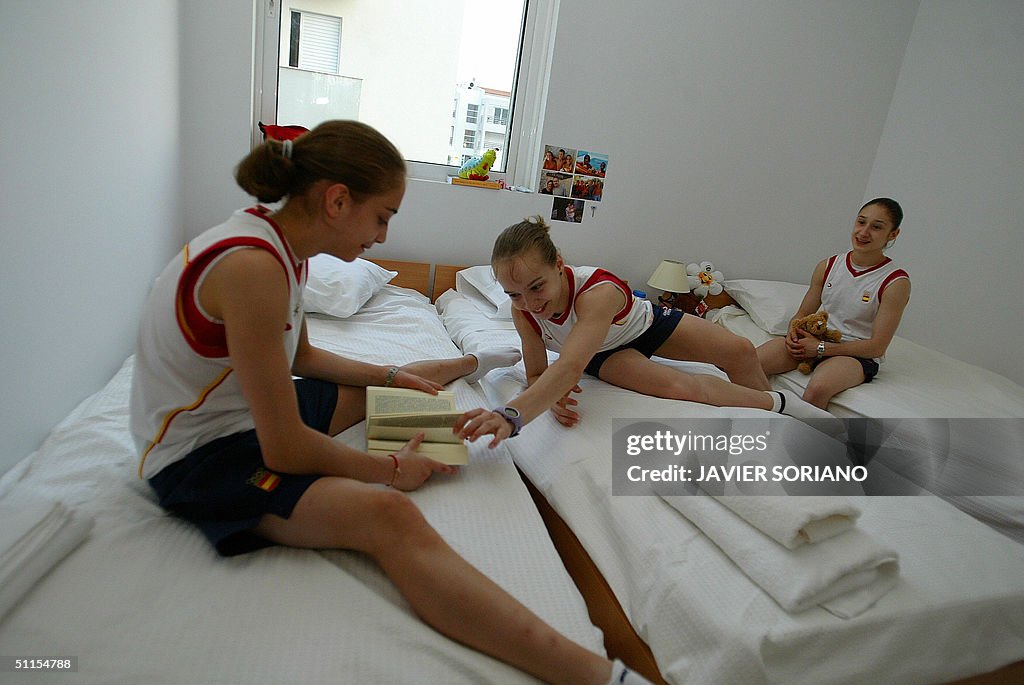 Members of the Spaniard female gymnastic