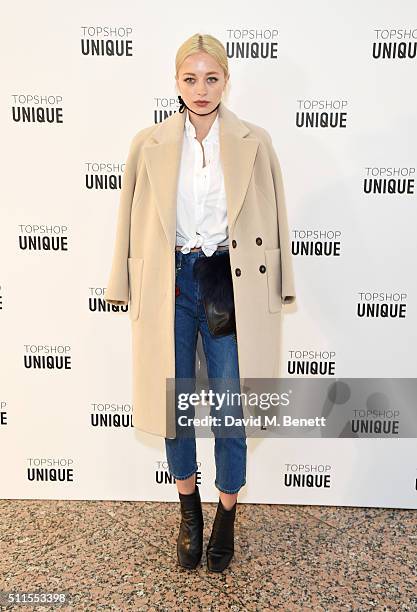 Caroline Vreeland arrives at the Topshop Unique LFW AW16 show at The Tate Britain on February 21, 2016 in London, England.