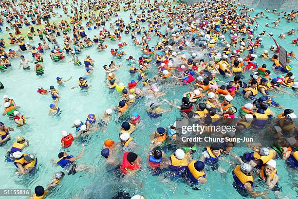 s. koreans shelter from soaring temperatures - korea women swimming stock pictures, royalty-free photos & images