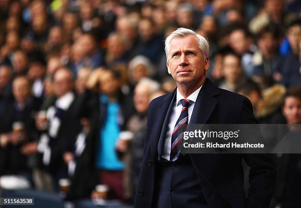 Alan Pardew, Manager of Crystal Palace looks on during the Emirates FA Cup Fifth Round match between Tottenham Hotspur and Crystal Palace at White...