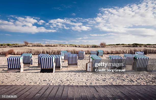 wicker beach chairs - norderney imagens e fotografias de stock