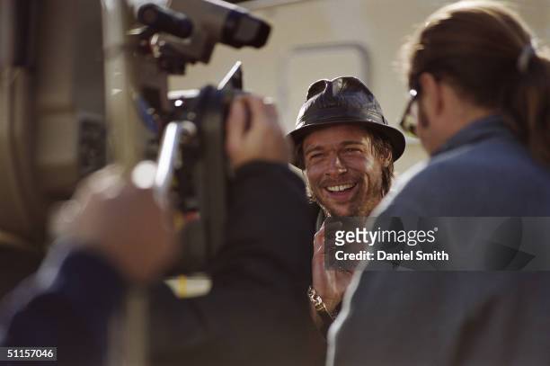 Actor Brad Pitt is photographed with the crew on location during the filming of Guy Ritchie's 2nd film 'Snatch' on September 1, 2000 in London. .