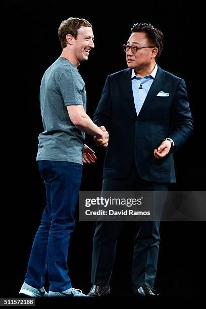 Founder and CEO of Facebook Mark Zuckerber and President of Mobile Communications Business of Samsung DJ Koh shake hands during the presentation of...