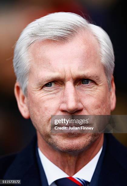 Alan Pardew, Manager of Crystal Palace looks on during the Emirates FA Cup Fifth Round match between Tottenham Hotspur and Crystal Palace at White...