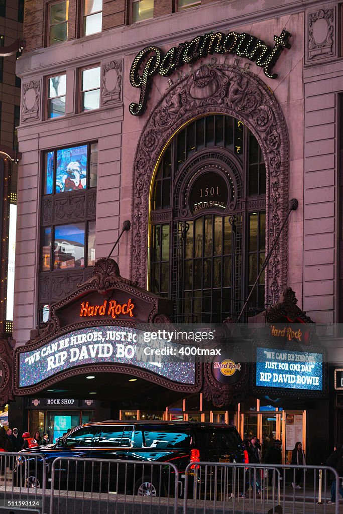 Paramount Build Paramount Building High-Res Stock Photo - Getty Images