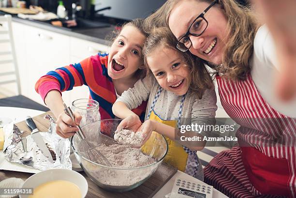 family fun - muffin stockfoto's en -beelden