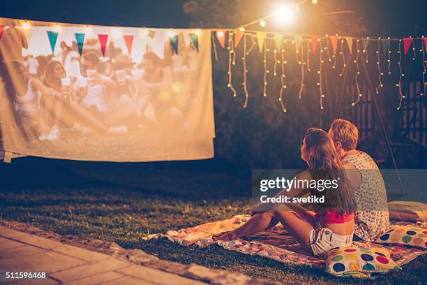 romantische-filmnacht - open air kino stock-fotos und bilder