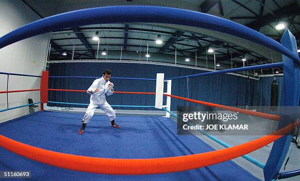 Ali Najah ,48kg, of lraq warms up during his practice with his coach Termite Watkins in Dekalia Boxing training camp in Athens on 11 August 2004,...