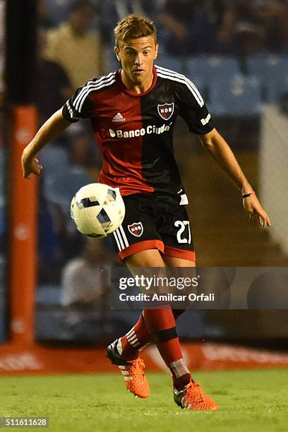 Denis Rodriguez of Newell's drives the ball during the 4th round match between Boca Juniors and Newell's Old Boys as part of the Torneo Transicion...