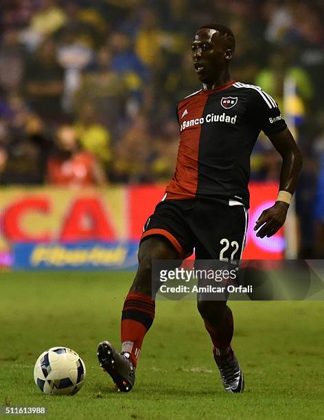 Luis Advincula of Newell's controls the ball during the 4th round match between Boca Juniors and Newell's Old Boys as part of the Torneo Transicion...