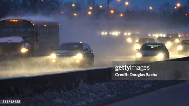 highway rush hour traffic during a blizzard - im scheinwerferlicht gefangen stock-fotos und bilder