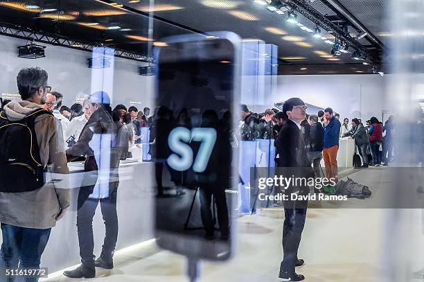 Journalists work during the Samsung S7 and S7 edge worldwide unveiling on February 21, 2016 in Barcelona, Spain. The annual Mobile World Congress...