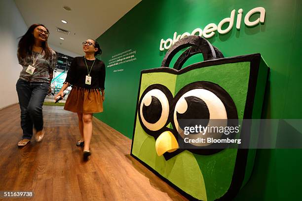Toped Tokopedia Photos and Premium High Res Pictures - Getty Images