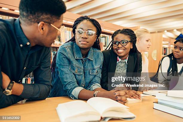 estudiante de la vida - afro americano fotografías e imágenes de stock