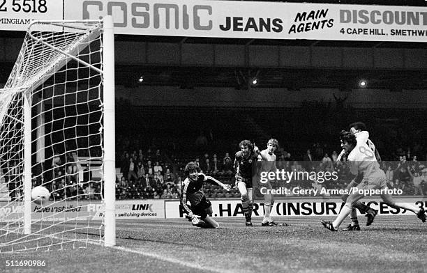 47 Goalscorers Peter Withe Stock Photos, High-Res Pictures, and Images ...