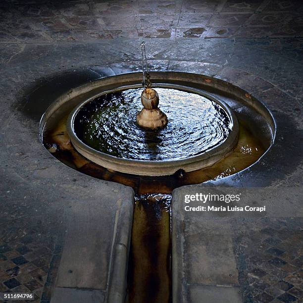 arabic fountain - pavimento stock pictures, royalty-free photos & images